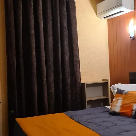 Hotel L'etoile Aéroport - A61 2*