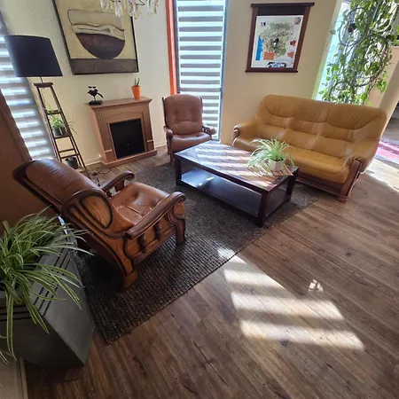 L'etoile Aeroport - A61 מלון