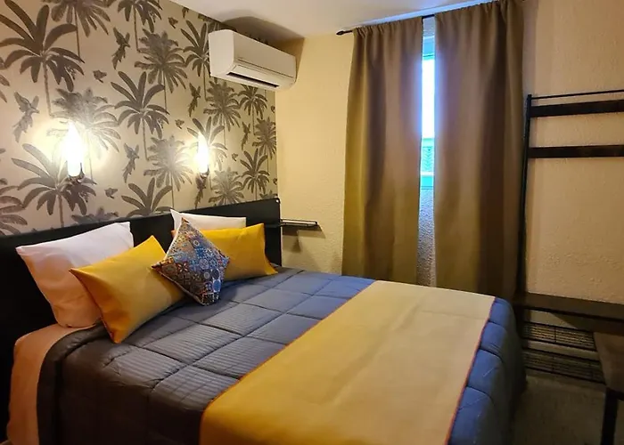 L'etoile Aeroport - A61 מלון 2*