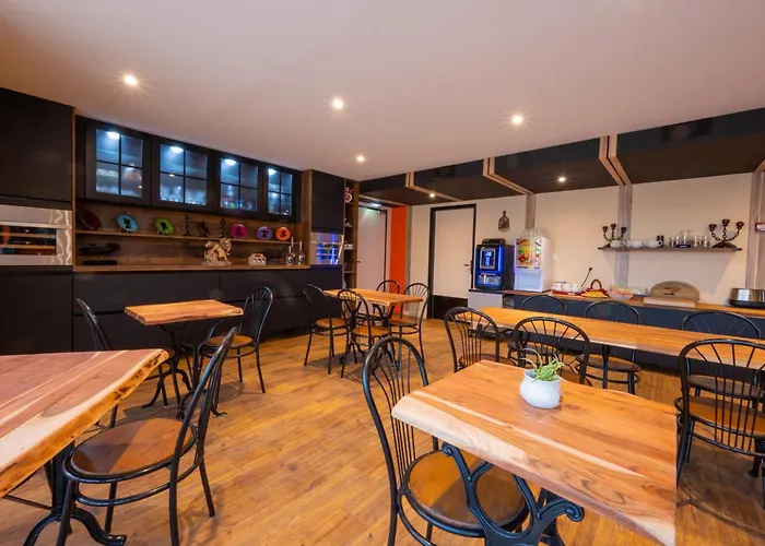 L'etoile Aeroport - A61 2*