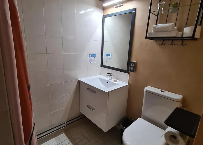 L'etoile Aeroport - A61 מלון