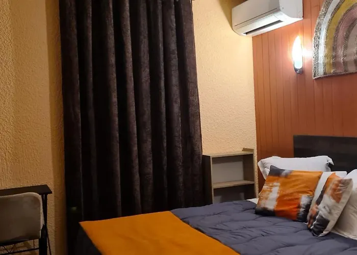 מלון L'etoile Aeroport - A61 קרקסון