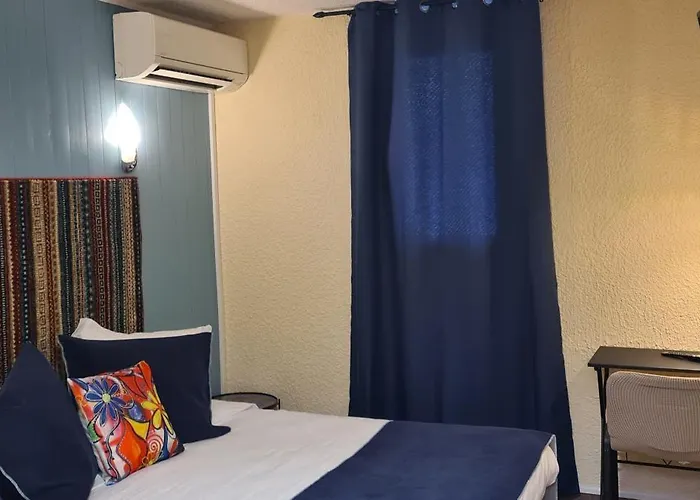 L'etoile Aeroport - A61 2* קרקסון