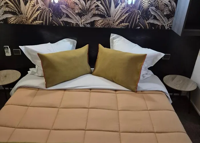 L'etoile Aeroport - A61 2* קרקסון