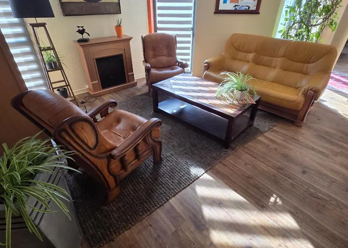 L'etoile Aeroport - A61 מלון